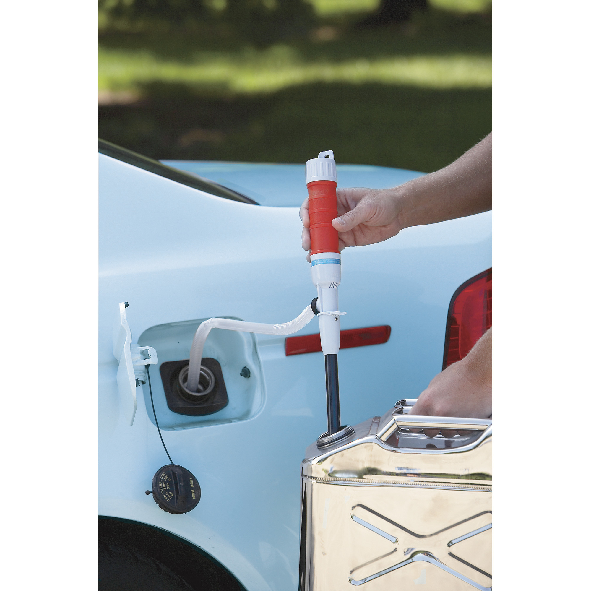 Sierra Tools Battery-Operated Liquid Transfer Pump, 1 1/4 to 1 1/2 GPM, 3/4in.Dia. x 23 1/2-24in.L Hose, Model# JB5684